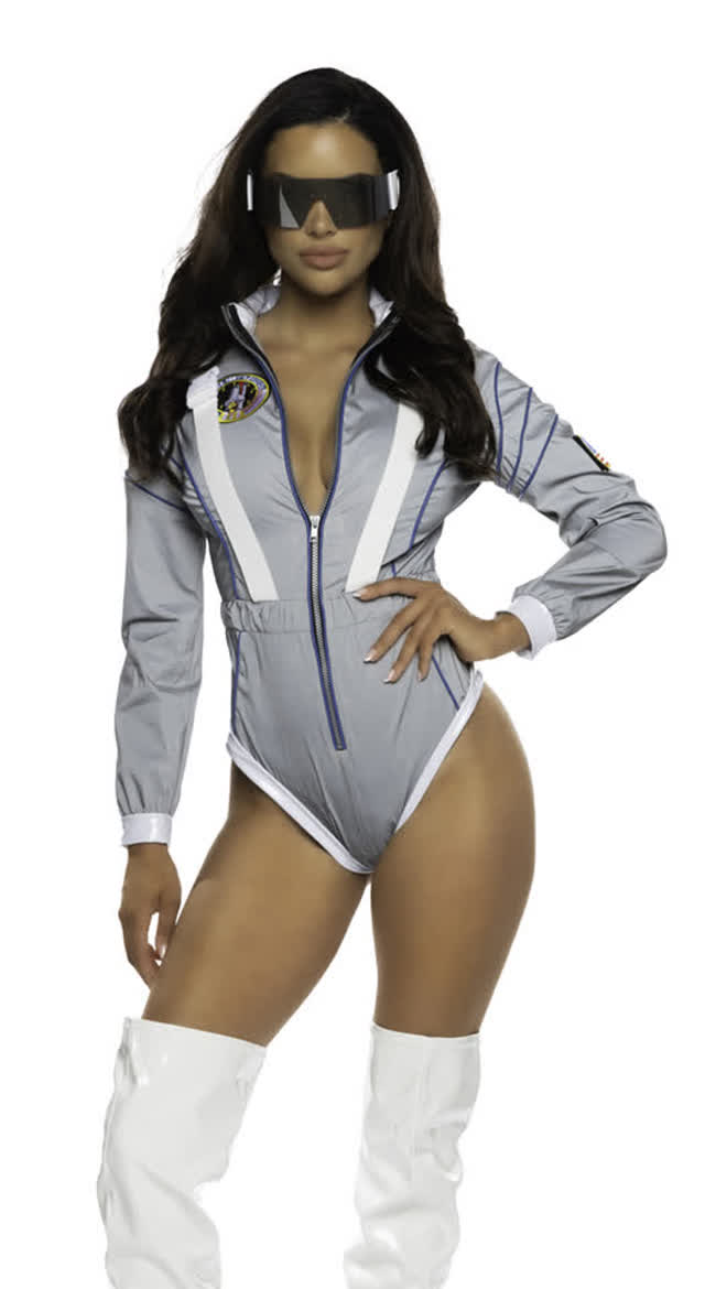 Alluring Astronaut Costume - Image 3