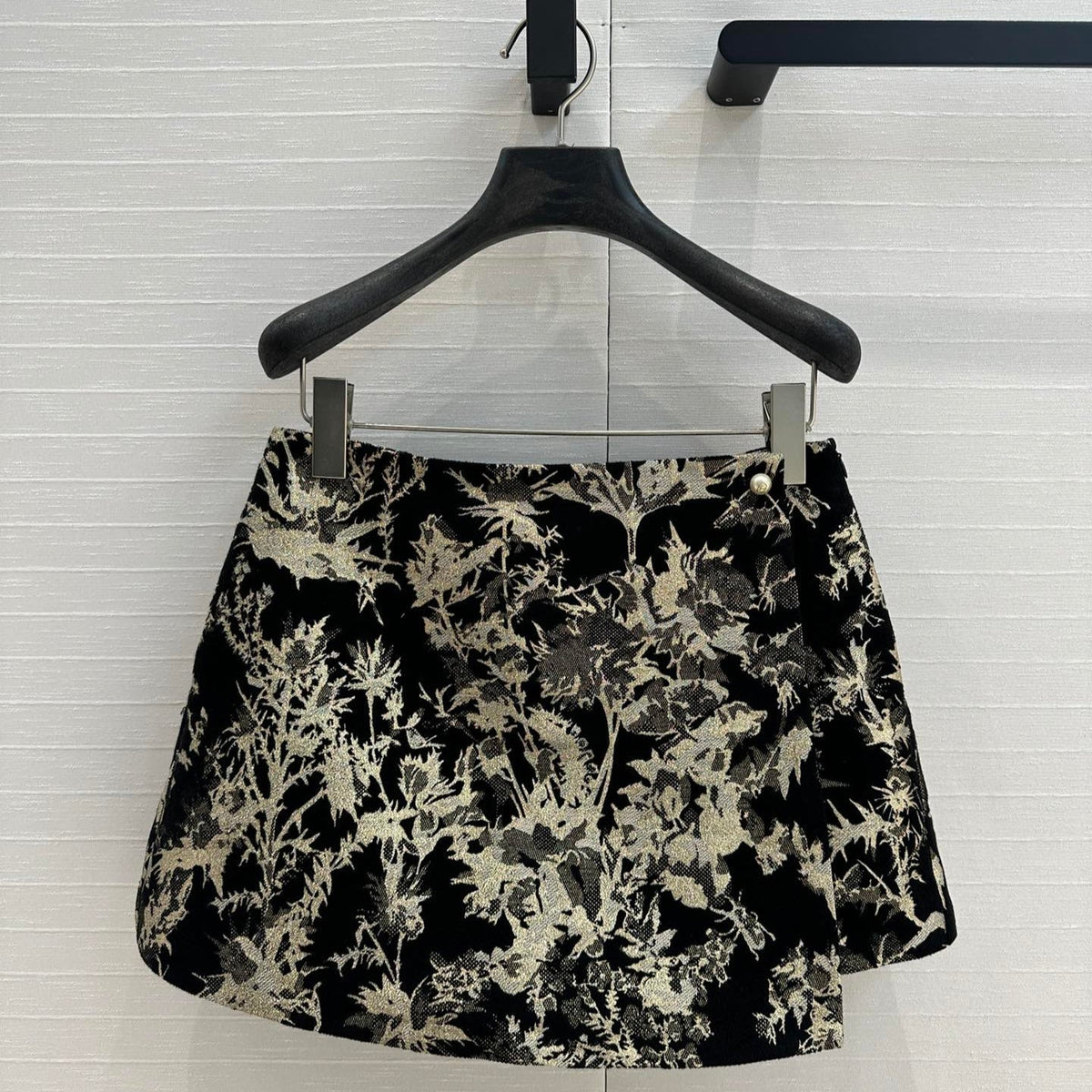 CD 25 Print Short Black Gold Jacquard fabric